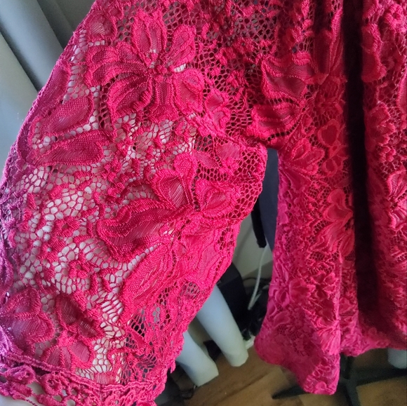 Beautiful Top - Picture 2 of 6